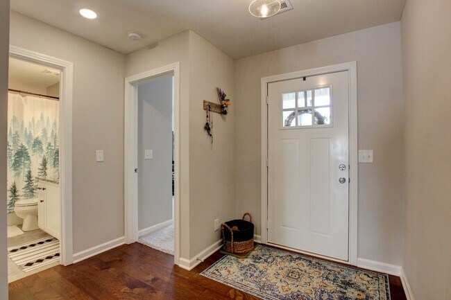 Building Photo - 715 Jodine Ann Dr