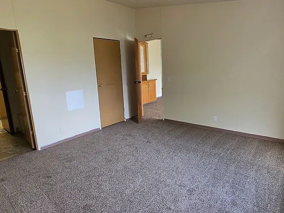 Building Photo - "Charming 4-Bedroom Retreat with Cozy Fireplace in Woodburn – 1900 Sq Ft of Comfort!"
