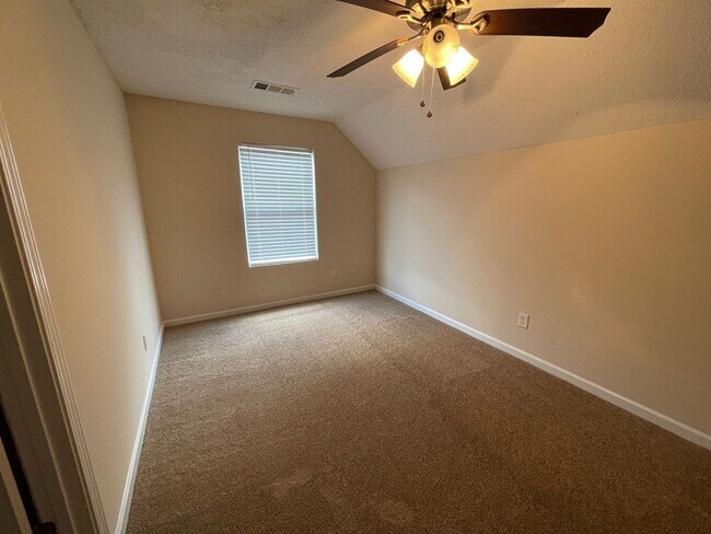 Building Photo - BRIDGEWATER HOME! PRE-LEASING FOR AUGUST 1 2026! 1/2 Off Deposit!