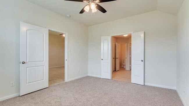 Building Photo - 13033 Tobin Dr
