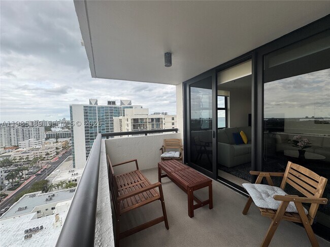 Building Photo - 2555 Collins Ave