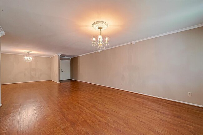 Building Photo - 642 S Ripple Creek Dr
