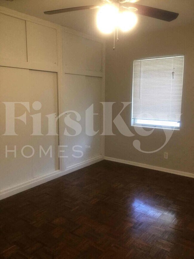 Building Photo - 609 Snowden Dr