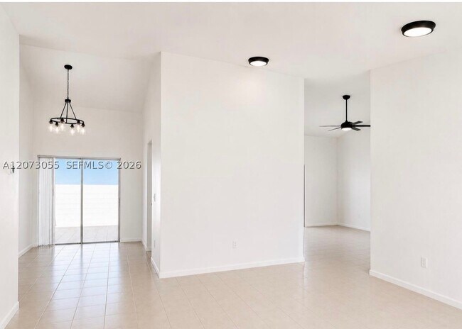 Building Photo - 10290 SW 146th Ave