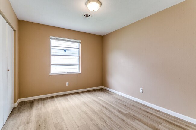 Building Photo - Renovated House in Irving • Great Location