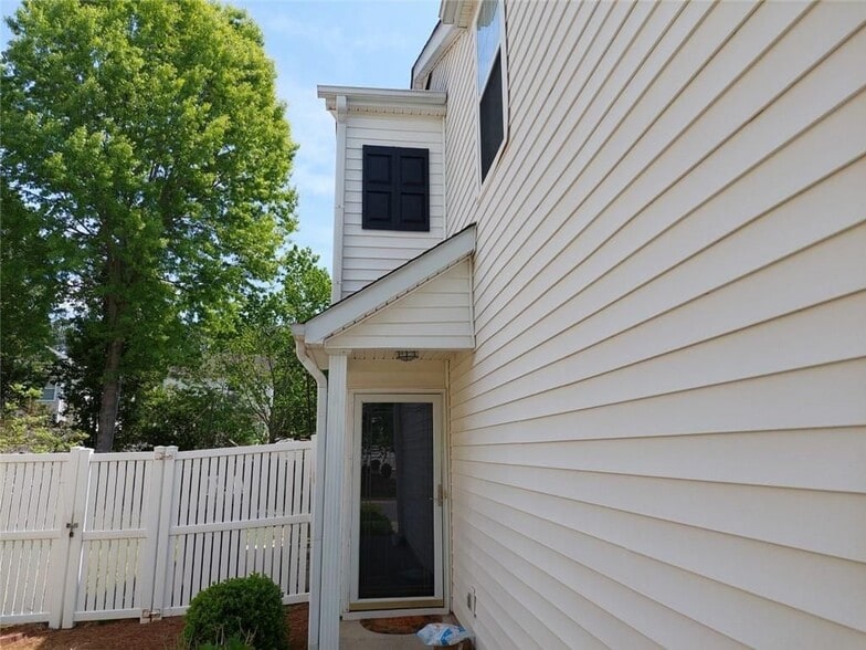Building Photo - 13361 Harpley Ct