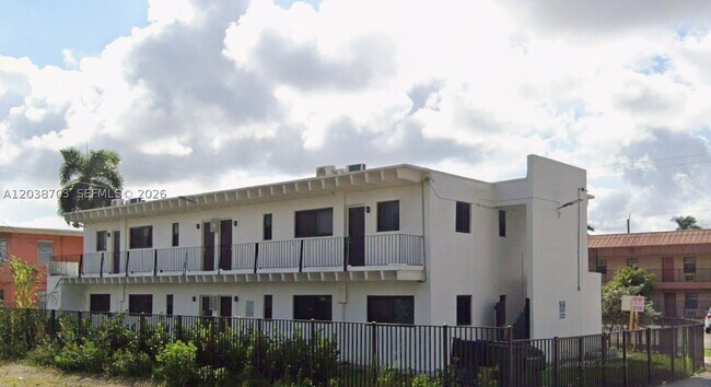 Building Photo - 1405 NW 2nd Ave