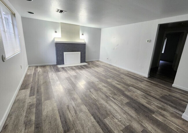 Building Photo - 3 Bedroom Home in Santa Clara!!