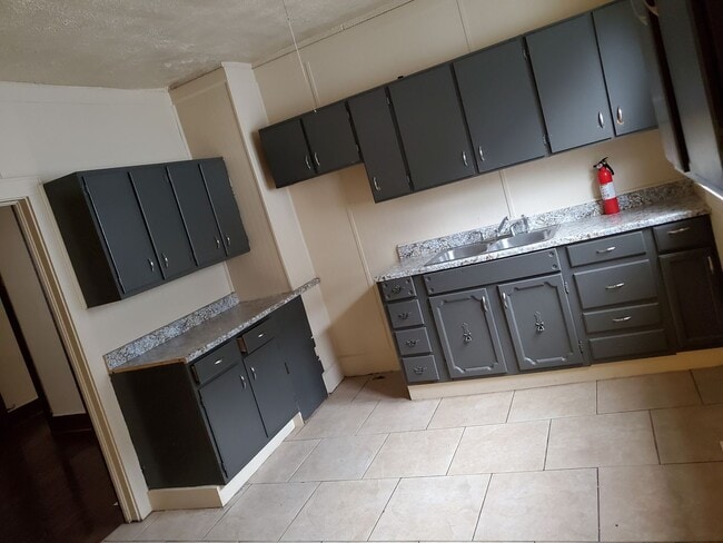 Building Photo - 2 Bed/1Bath house