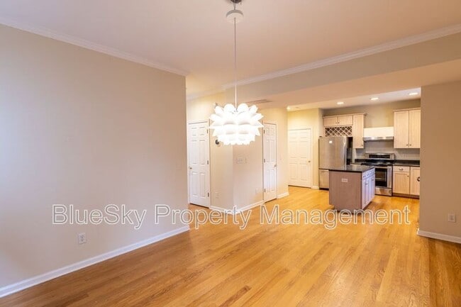 Building Photo - 158 Burnet St