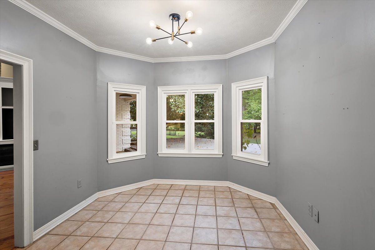 Building Photo - 423 Woodlands Cir