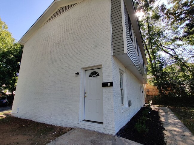 Building Photo - 2 Bedroom Near Downtown Charlotte