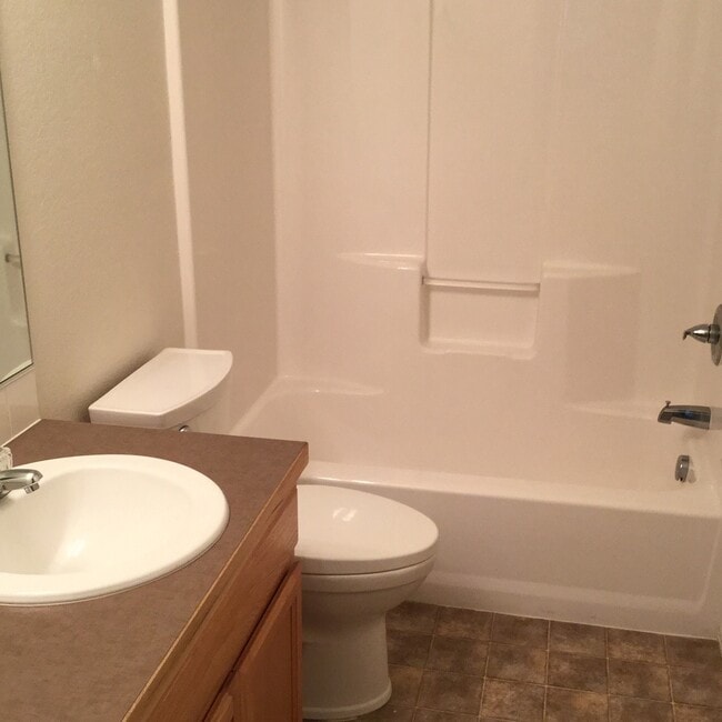 Building Photo - Beautiful 4-Bedroom Home South Fort Collins!