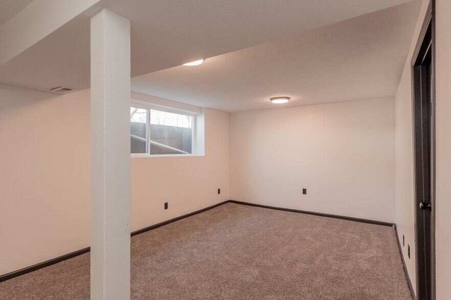 Building Photo - 2901 R St