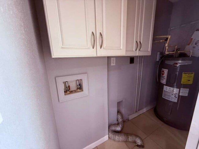 Building Photo - Beautiful Upgraded 3/2 Home in Jackson Heights!!