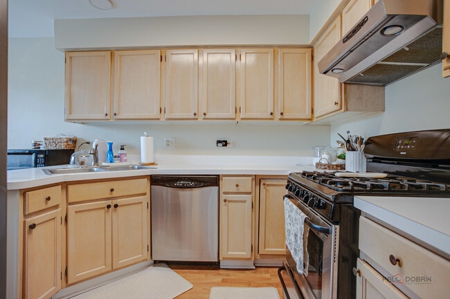 Building Photo - 1401 Orleans Dr