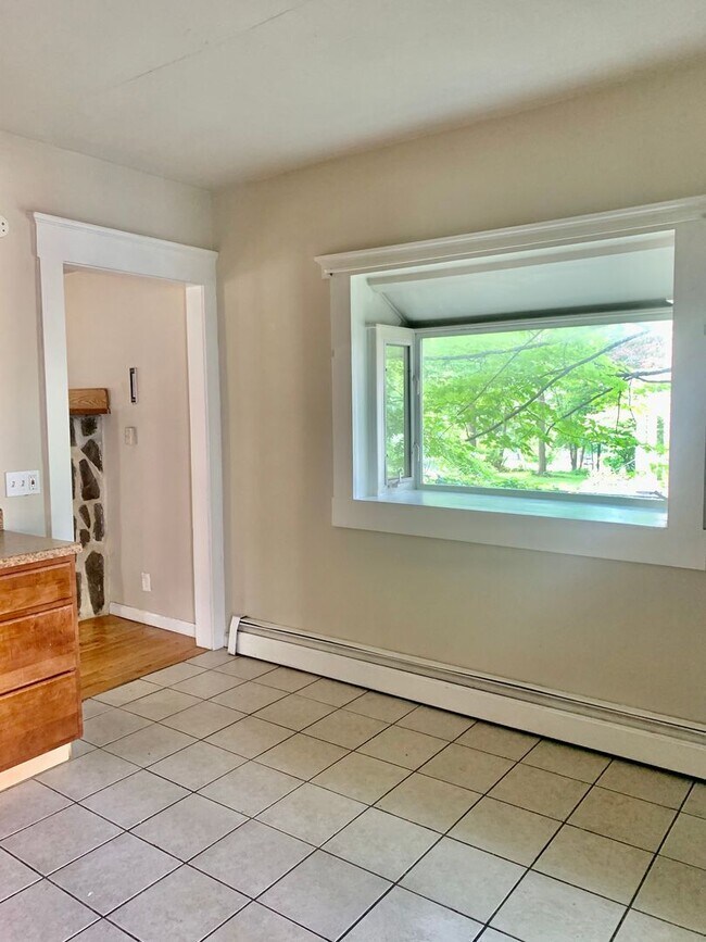 Building Photo - 329 Salt Springs Rd