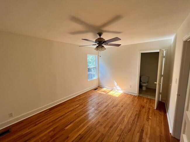 Building Photo - 2 bedroom 2 bathroom for rent!