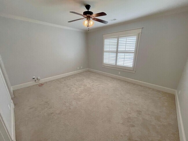 Building Photo - 1820 Enclave Hollow Ln E