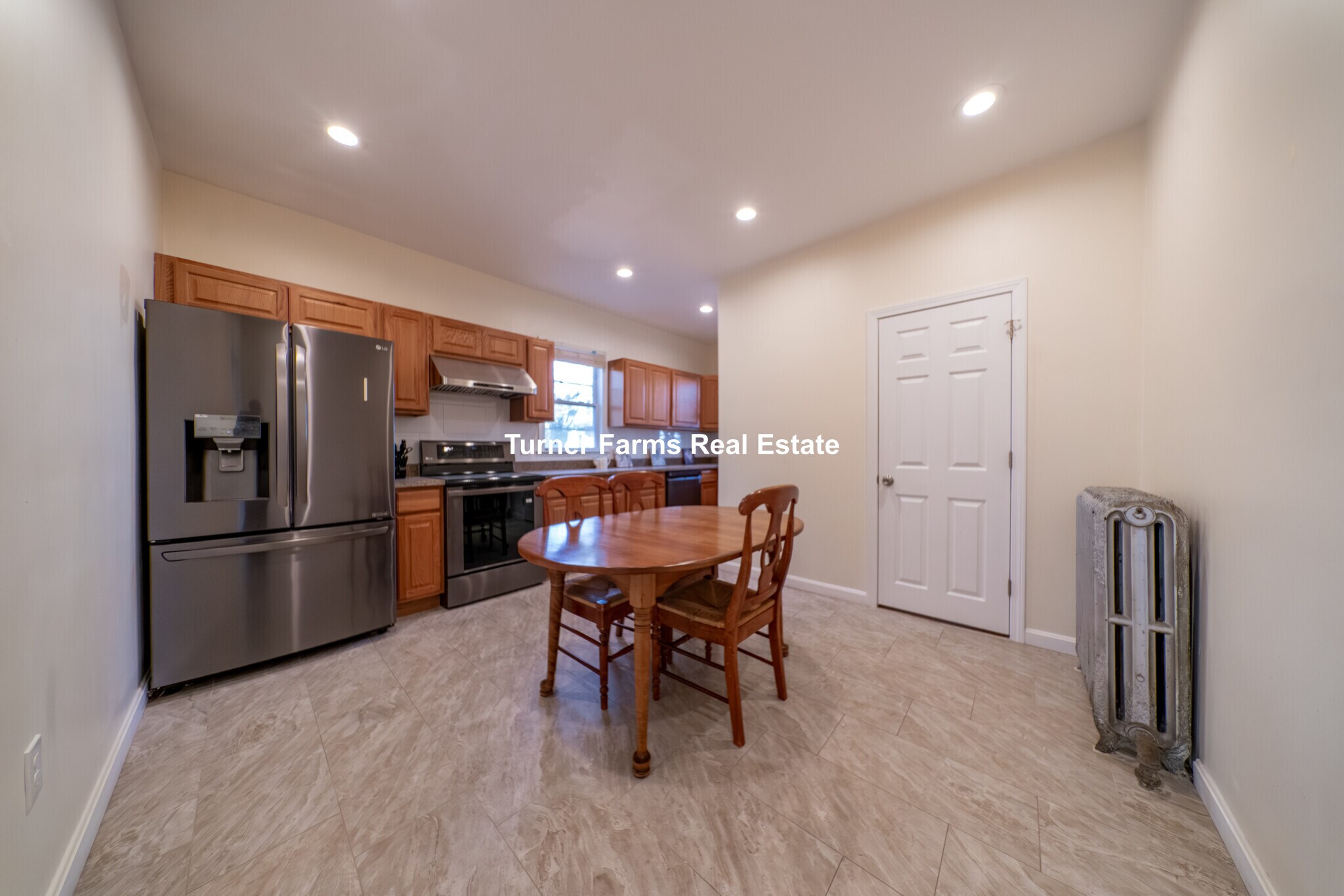 Building Photo - 124 Forest St