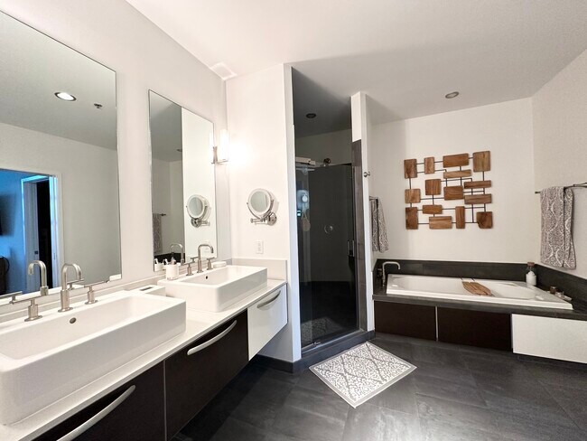 Building Photo - 700 12th Ave S