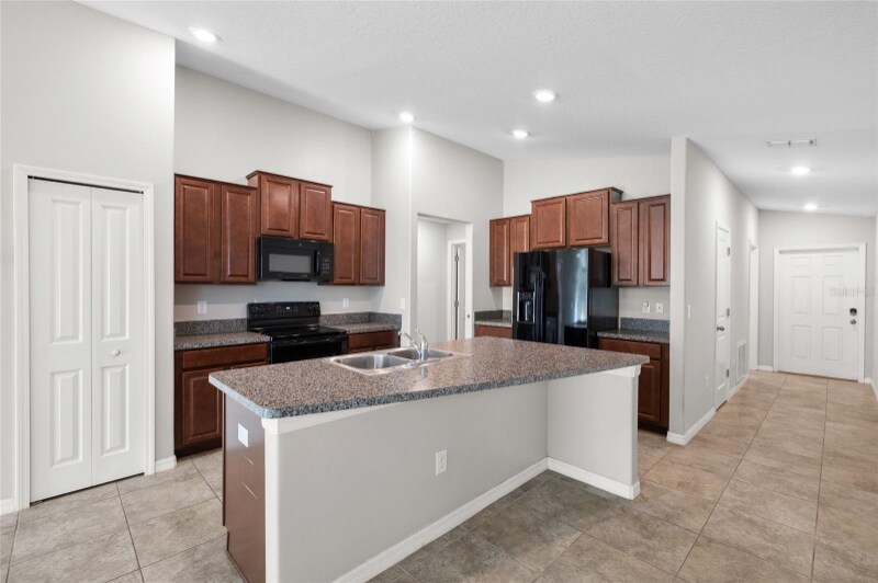 Building Photo - 10205 Cool Waterlily Ave