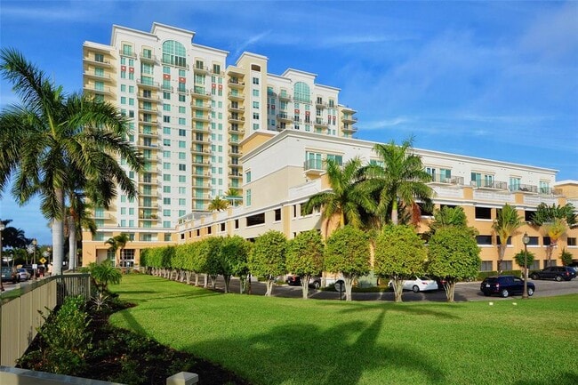 Building Photo - 800 N Tamiami Trl