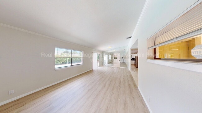 Building Photo - 609 White Water Dr