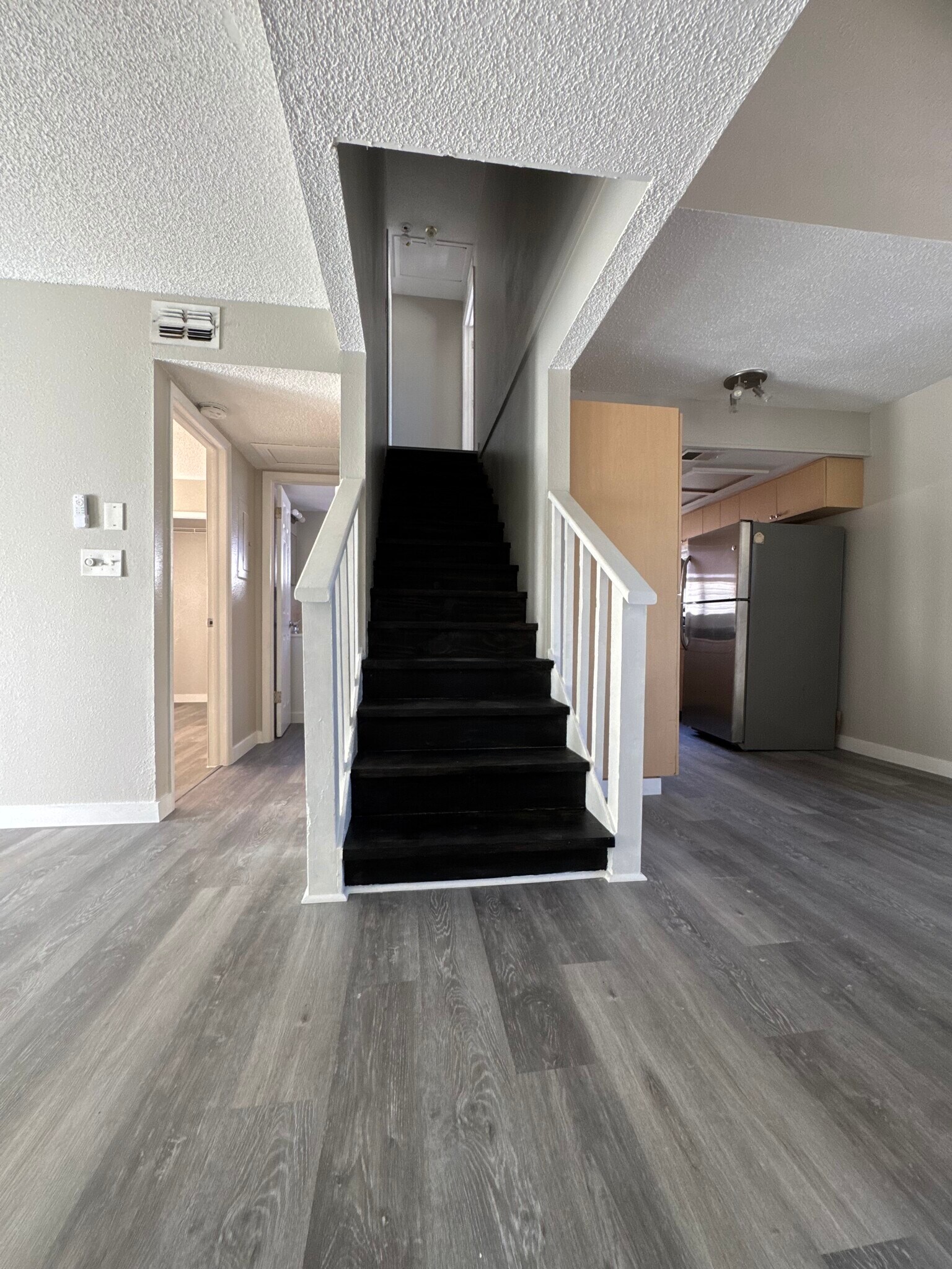 Building Photo - 7023 Oakwood Dr