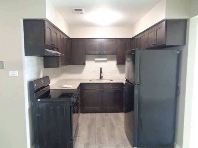 Building Photo - 11953 S Lawndale Ave