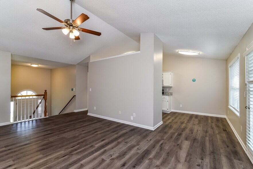 Building Photo - 2641 Fort Apachee Ct