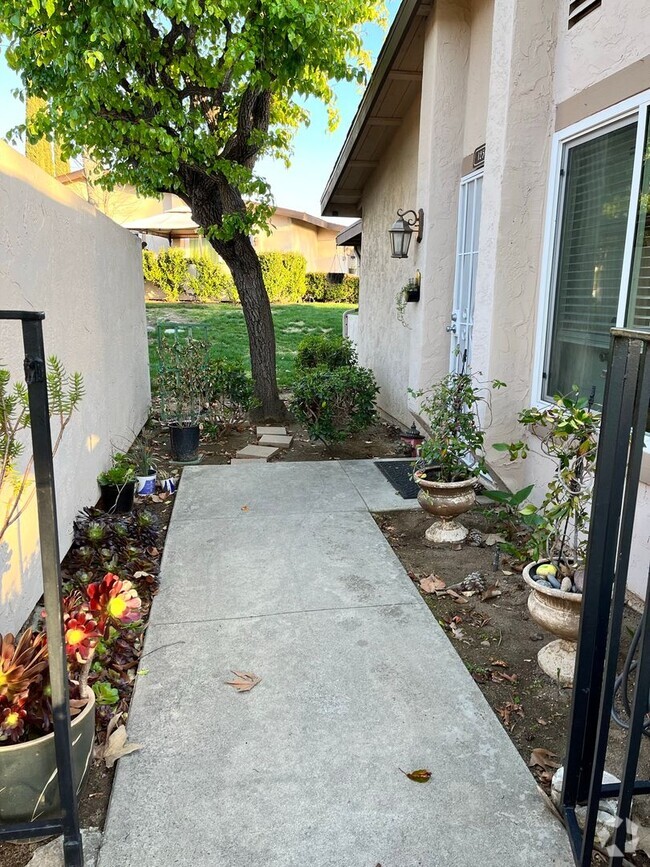 Building Photo - Rancho Bernardo Extra Large 2 bedroom 2 bath