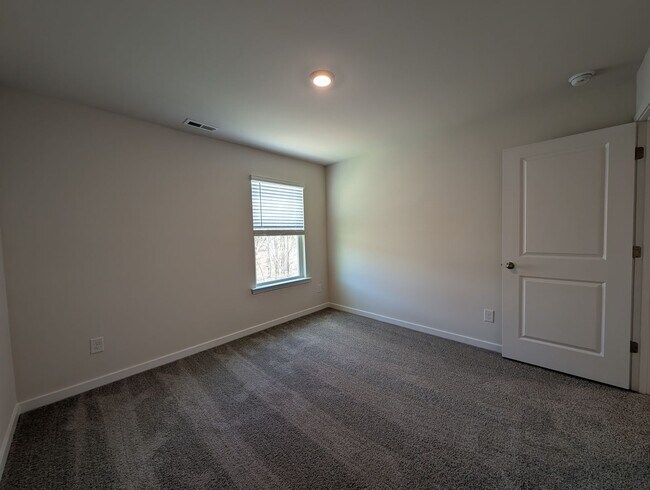 Building Photo - Beautiful New Build Home located in the Cardinal Creek Community!