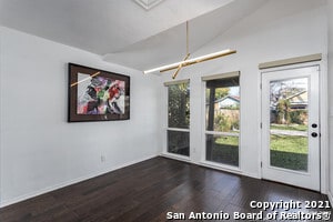 Building Photo - 227 E Baylor St