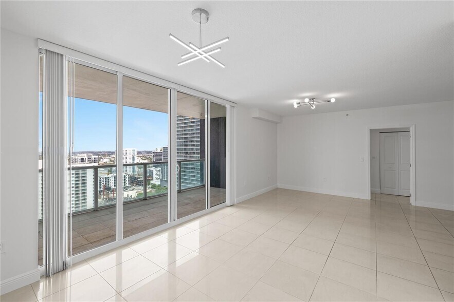 Building Photo - 1250 S Miami Ave