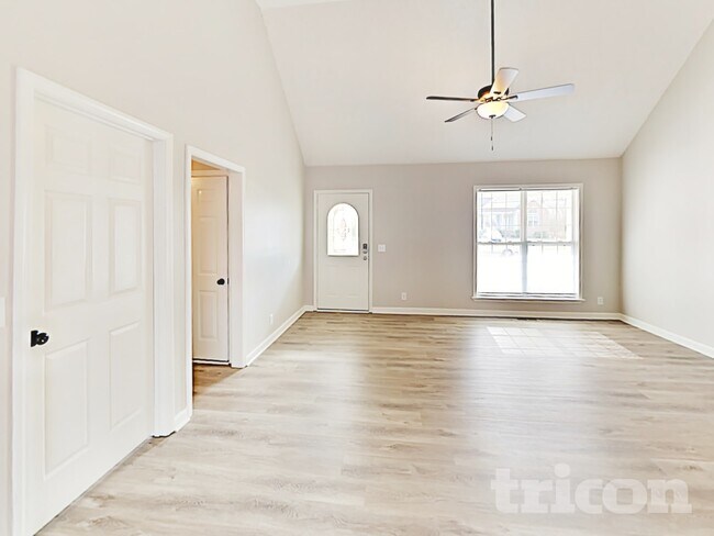 Building Photo - 240 Green Hills Dr