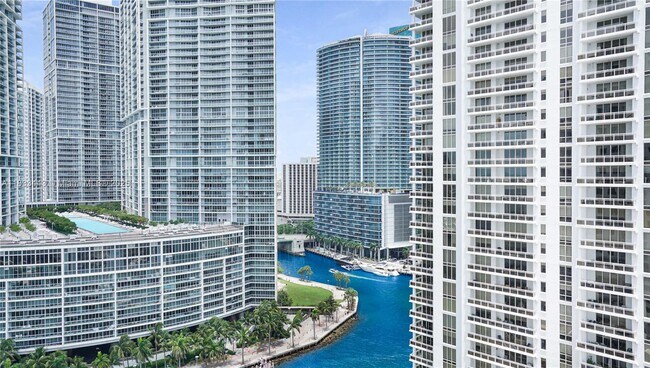 Building Photo - 801 Brickell Key Blvd