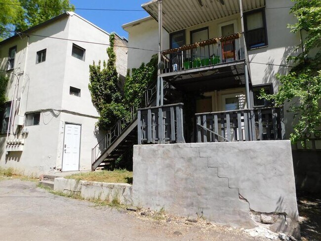 Building Photo - 560 600 E