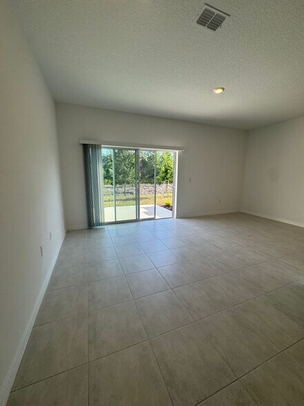 Building Photo - 2509 Penguin Blvd