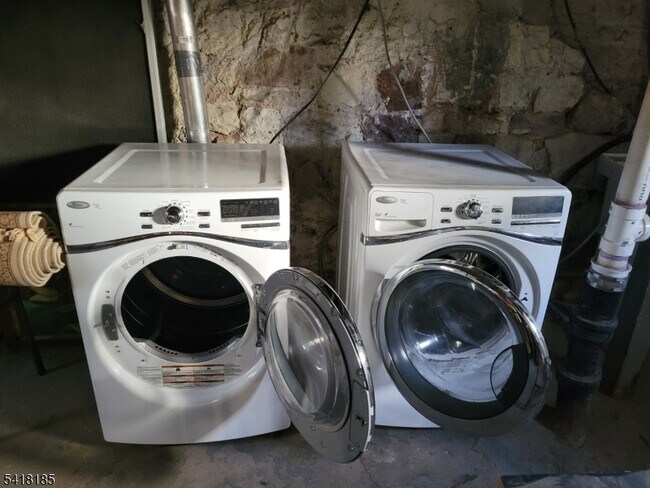 Building Photo - 140 Prospect St