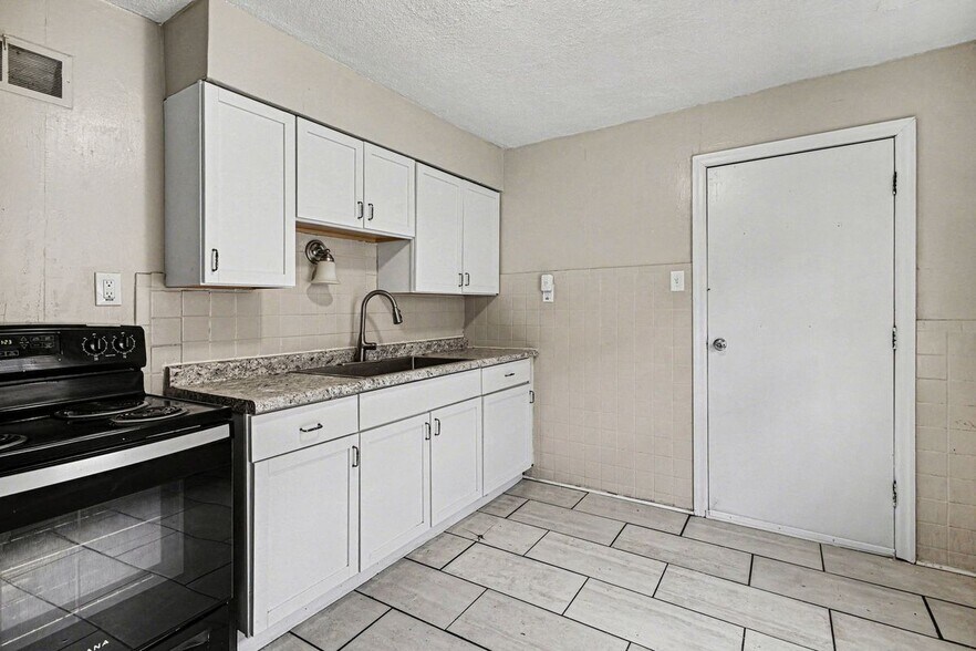 Building Photo - 7030 Emma Ave