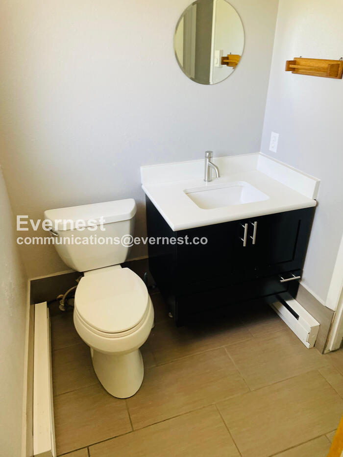 Building Photo - 1701 Ridgewood Rd