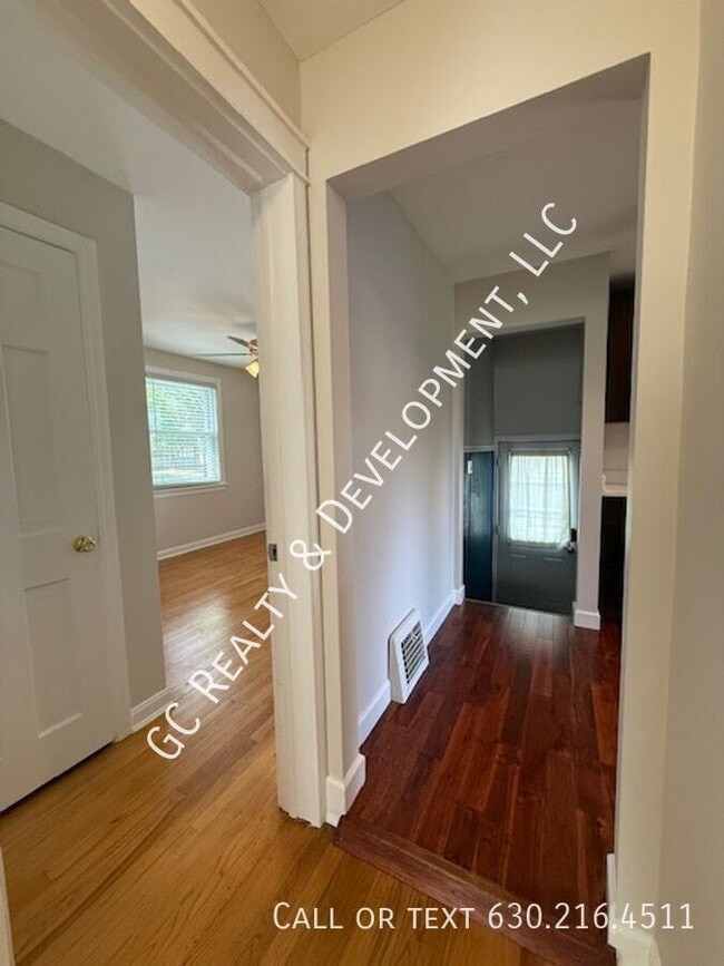 Building Photo - 837 7th Ave