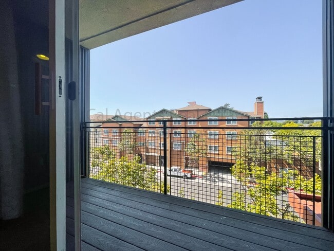 Building Photo - 1121 40th St