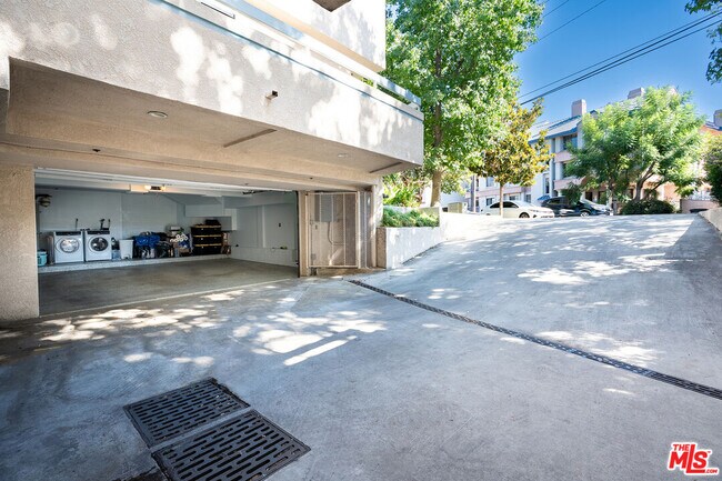Building Photo - 515 Glenwood Rd
