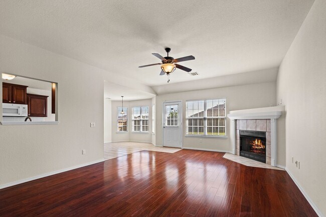 Building Photo - 3 Bed, 2 Bath Home Near Osage Park & Walma...