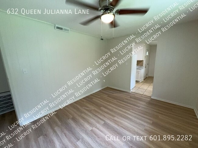 Building Photo - 632 Queen Julianna Ln