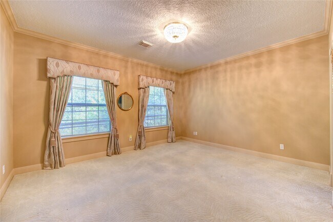 Building Photo - 2510 Potomac Dr