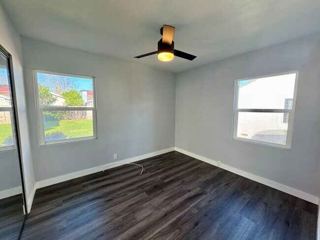 Building Photo - 4139 Gaviota Ave