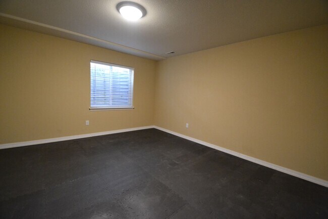 Building Photo - Beautiful 4 Bedroom Home Available Now!